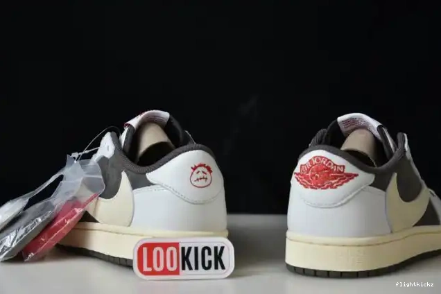 1 x Mocha Scott Travis Reverse Jordan Air DM7866-162 0702